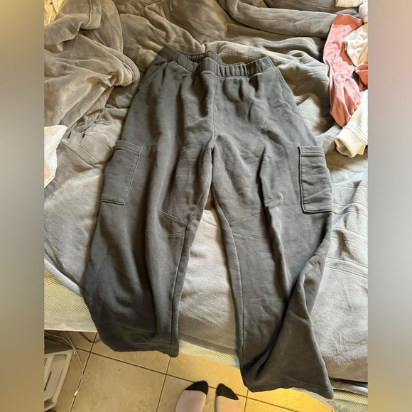 ROOTS cargo sweatpants - Picture 1 of 2